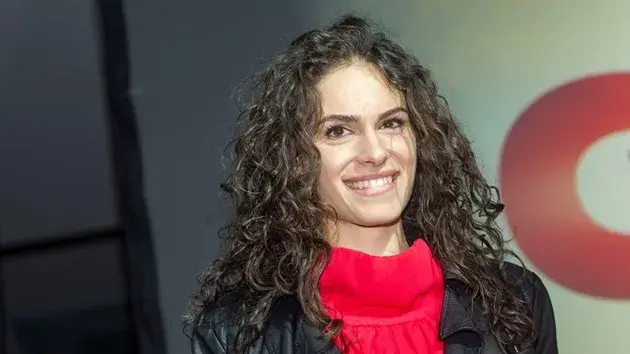 Даяна Ханджиева показа гаджето (Любовницата на Ники Илиев гушка баскетболна звезда)