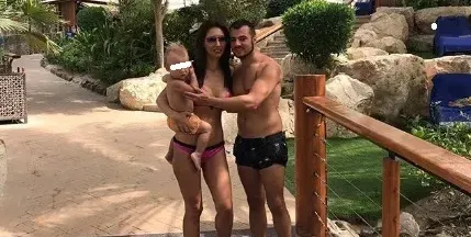 Джена на почивка с детето и мъжа си в Дубай (СНИМКИ)