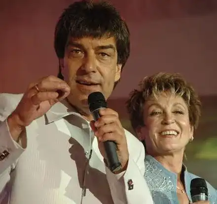 Ева кръшкала на Гого с двама любовници