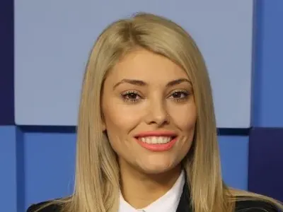 Ева Веселинова се разминала с гръцка сватба! Преди да стане журналист тук, живяла в Дубай и Санторини