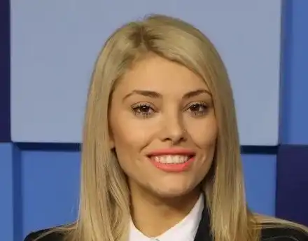 Ева Веселинова се разминала с гръцка сватба! Преди да стане журналист тук, живяла в Дубай и Санторини