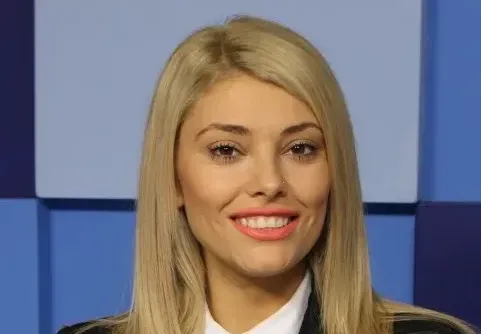 Ева Веселинова се разминала с гръцка сватба! Преди да стане журналист тук, живяла в Дубай и Санторини