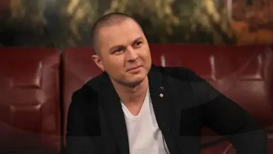 Гъмзата се фука с джип за 130 бона, паркира където му скимне