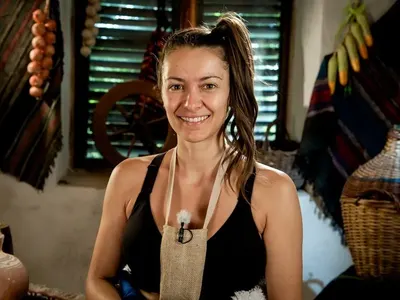 Гери Дончева си чисти лицето с... вибратор!