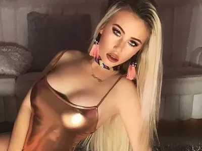 Гери-Никол профука 17 бона за... диван!