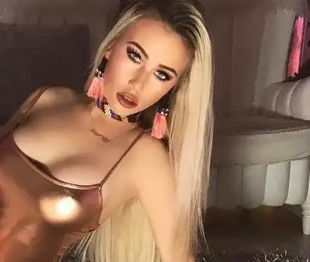 Гери-Никол профука 17 бона за... диван!