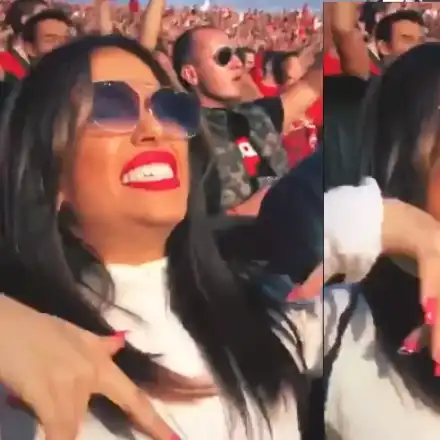 Гери-Никол се дере на стадиона и мята черна грива