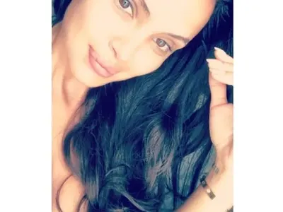 Гущеров ще се пръсне от яд! Мария без грим и по кецове като на 18! (Снимки)