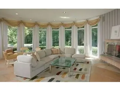 Халваджиян с палати за милиони! Къпят се в лукс във вили на Малдивите и Тоскана