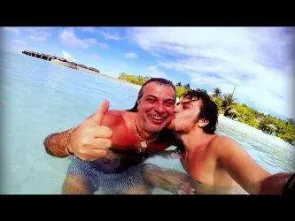 Халваджиян с палати за милиони! Къпят се в лукс във вили на Малдивите и Тоскана