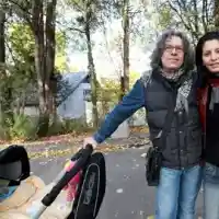 Жената на Иван Лечев пропя чалга!