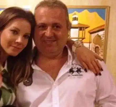 Какво се случва? Емилия гушна Коко Динев!