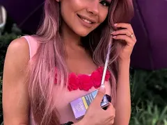 Калина Кузманова търси вдъхновение за новата си колекция от парижки бутици