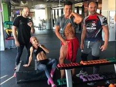 Капчикова с преса на културист