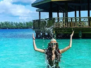 Маевска взе младо гадже на Бахамите! По пътя разгледаха и Лондон (СНИМКИ)