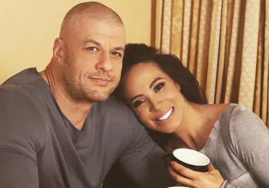 Маги Сидерова разделена с мъжа си (Моделката се сърди когато я наричат Желязкова)