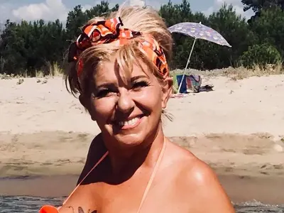 Майката на Тоца си татуира гърдите