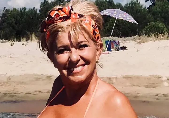 Майката на Тоца си татуира гърдите