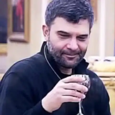 Малък Тошко заряза въздържанието (Тодор Славков пак надига чашката от зори)