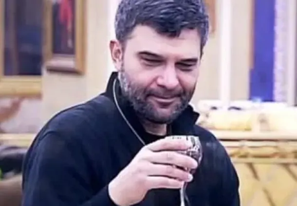 Малък Тошко заряза въздържанието (Тодор Славков пак надига чашката от зори)
