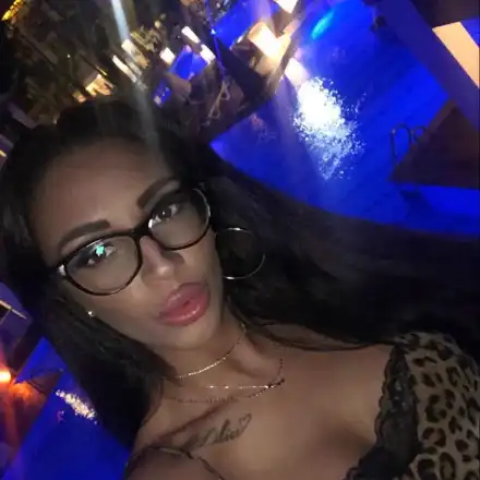 Мис Силикон Виктория Петрова отвратена от мъжете! Няма да повярвате какво и къде си татуира (Снимки)