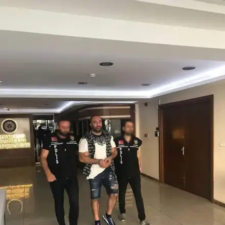 Митьо Очите приема исляма, блазни се да има четири булки наведнъж