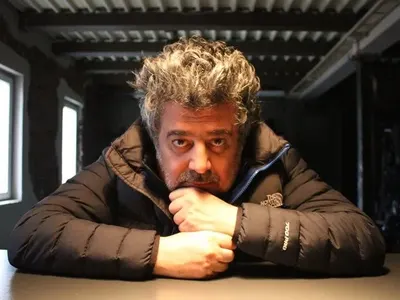 Митовски се прави на Салвадор Дали