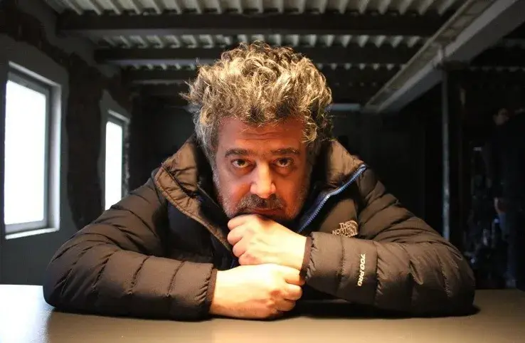 Митовски се прави на Салвадор Дали