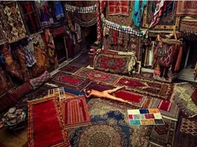 Моделка се щракна без дрехи в храма „Света София“! Лежала в затвора заради други подобни прояви