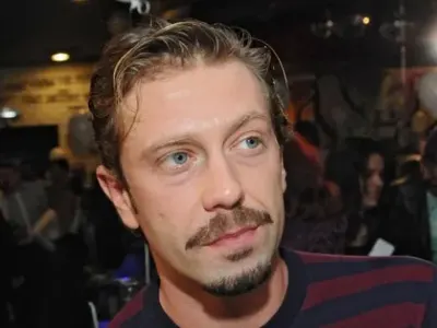 Натискат Калин Врачански да се жени в Италия! Актьорът е на почивка в Сицилия с приятелката си