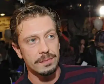 Натискат Калин Врачански да се жени в Италия! Актьорът е на почивка в Сицилия с приятелката си