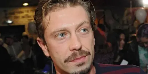 Натискат Калин Врачански да се жени в Италия! Актьорът е на почивка в Сицилия с приятелката си