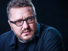 Нова ТВ остави Карбовски на улицата, продава апартамента му на търг