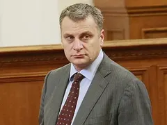 Петър Курумбашев се ошишка яко в Брюксел (Евродепутатът отпра шкембе като на Любо Нейков)