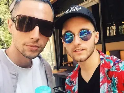 Певец от „Х фактор“ пръснал 20 бона за креватни ласки! Ще става режисьор