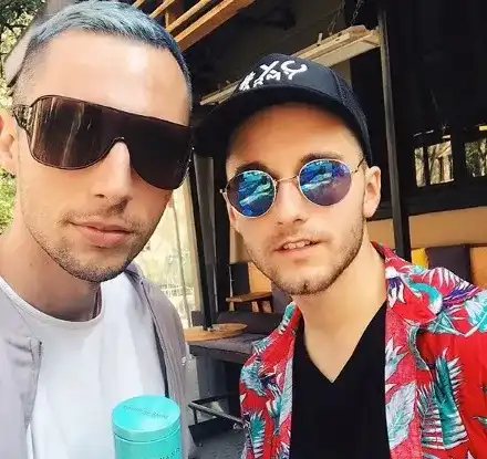 Певец от „Х фактор“ пръснал 20 бона за креватни ласки! Ще става режисьор