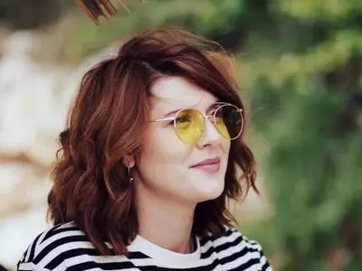 Под въздействието на алкохола Божана троши всичко и си сваля дрехите! Кичи телевизора със сутиена си + Още зулуми