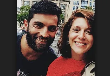 Приятелят на Божана й предлага брак по Коледа!