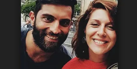 Приятелят на Божана й предлага брак по Коледа!