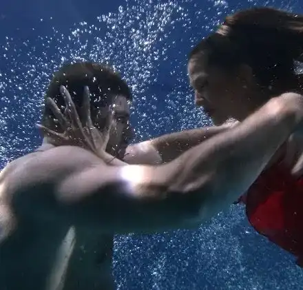 Райна вкара гаджето в клип