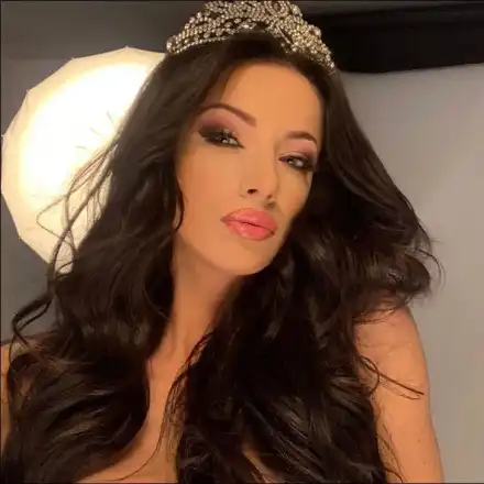 Роси Иванова с диамантена тиара