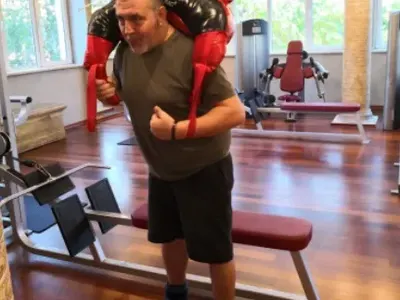 Само в HotArena! Ето това е СИЛНА ВОЛЯ! Вижте как Христо Мутафчиев тренира всяка сутрин в 7 ч. във фитнес зала!