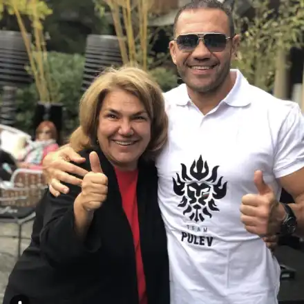 След историческата победа - Кубрат Пулев в градината на хотел „Маринела“ София