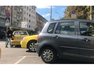 След като спря в нарушение, Стоян Алексиев налетя на таксиджия! (Ето какви обиди му изсипа)