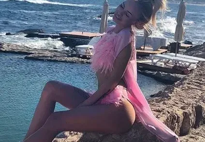 След побоя родителите на Сузанита ще съдят бившия й Александър! Майката на певицата прави снимките й без дрехи?