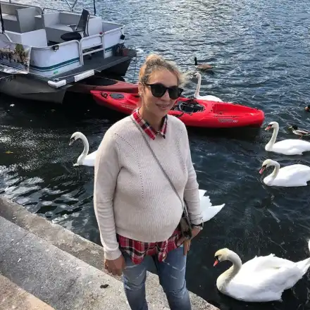 Тризначката Любов ражда момче, обзаведе  детска стая в Лондон (Фото)