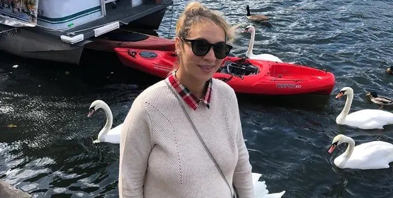 Тризначката Любов ражда момче, обзаведе  детска стая в Лондон (Фото)