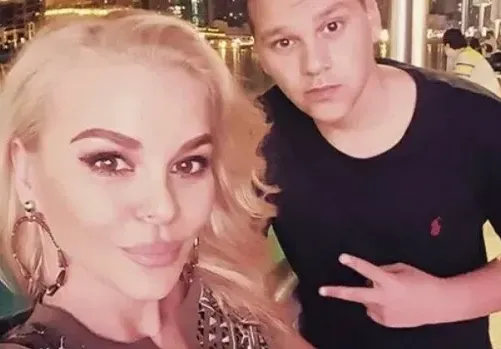По примера на Стораро и ДесиСлава бута сина си в чалгата! Записа първото си парче