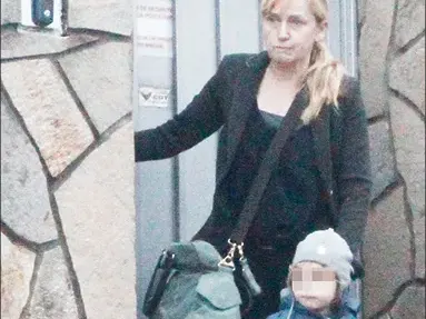 2-гошният син на Елена Йончева с охрана