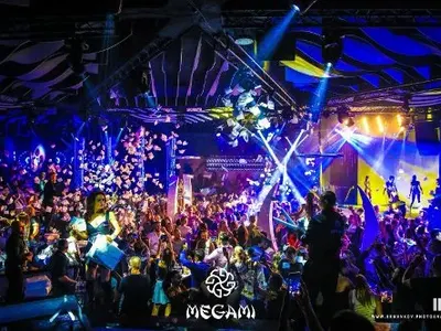 Алекс и Азис въртят яки гьобеци в Megami Club (Снимки)